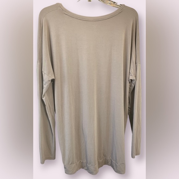 Express Twist Front Relaxed Long Sleeve Tee (size L) - Picture 3 of 8